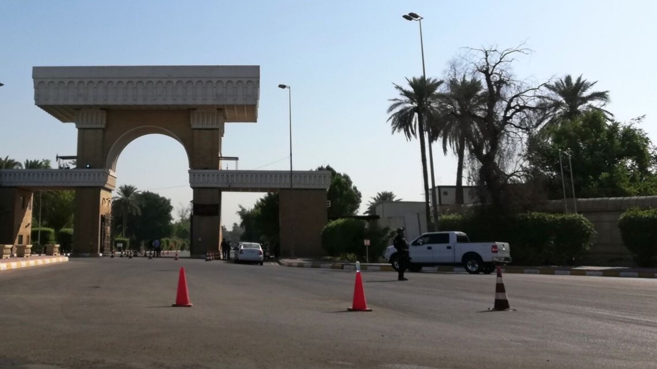 Počuli silné výbuchy. Americkú ambasádu opäť zasiahli rakety