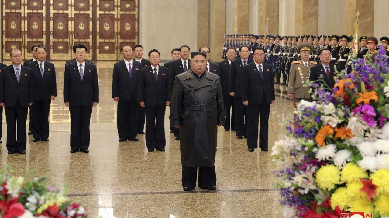Kim sa po dlhšom čase objavil na verejnosti, navštívil mauzóleum