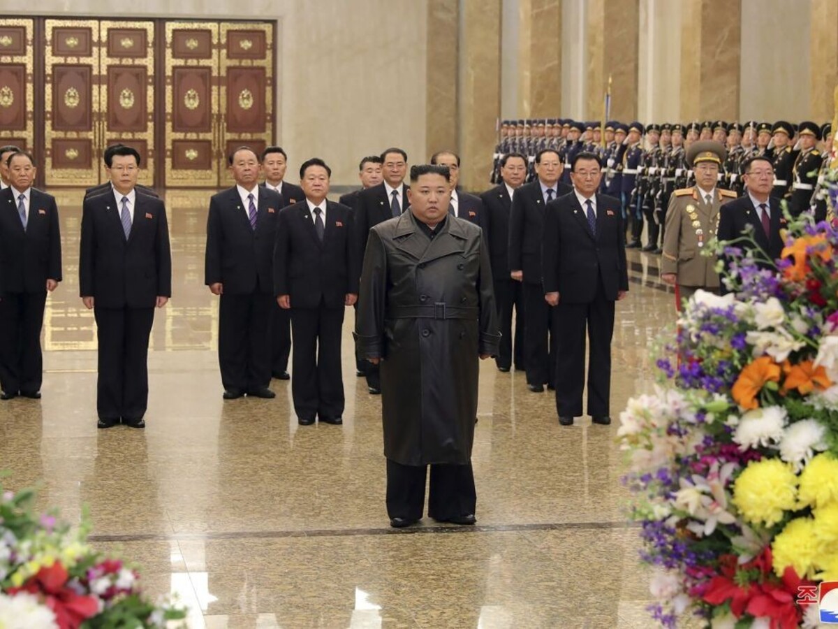 Kim sa po dlhšom čase objavil na verejnosti, navštívil mauzóleum