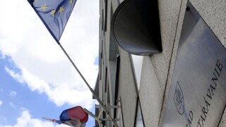 Slováci inštitúciám nedôverujú, ukázal to Eurobarometer