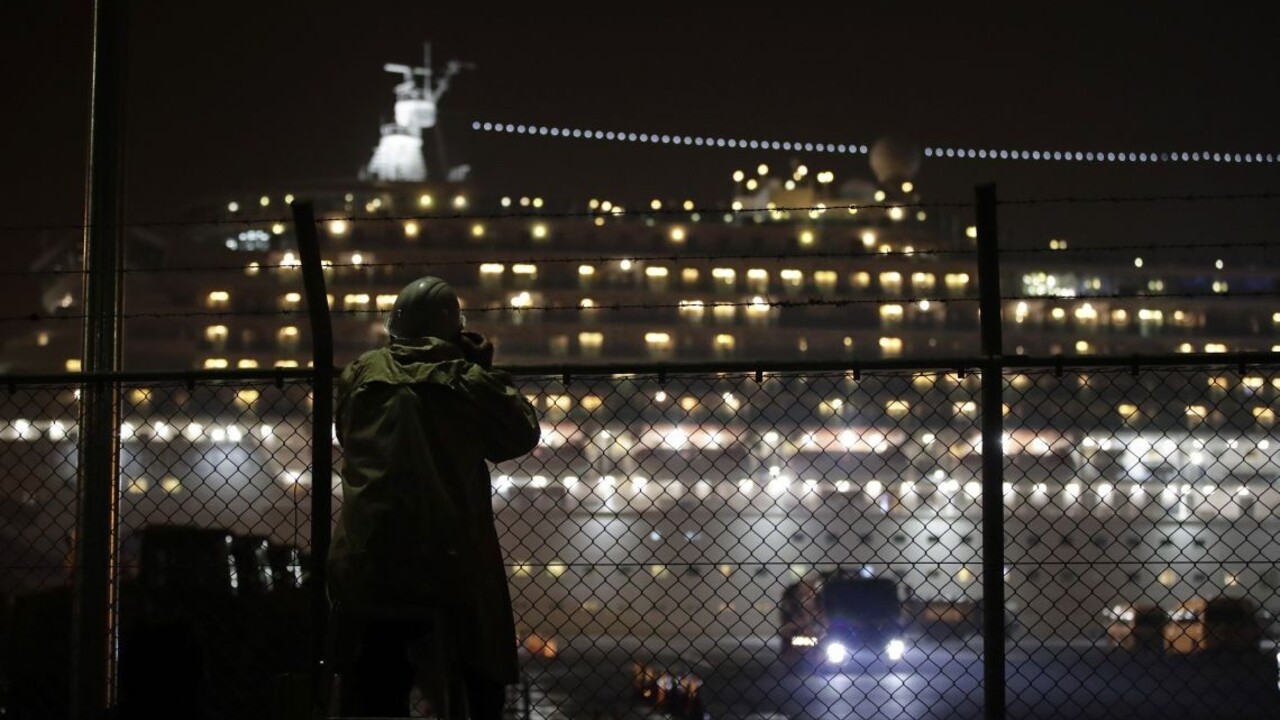 Na lodi sa nakazili desiatky Američanov. Nemôžu ich evakuovať