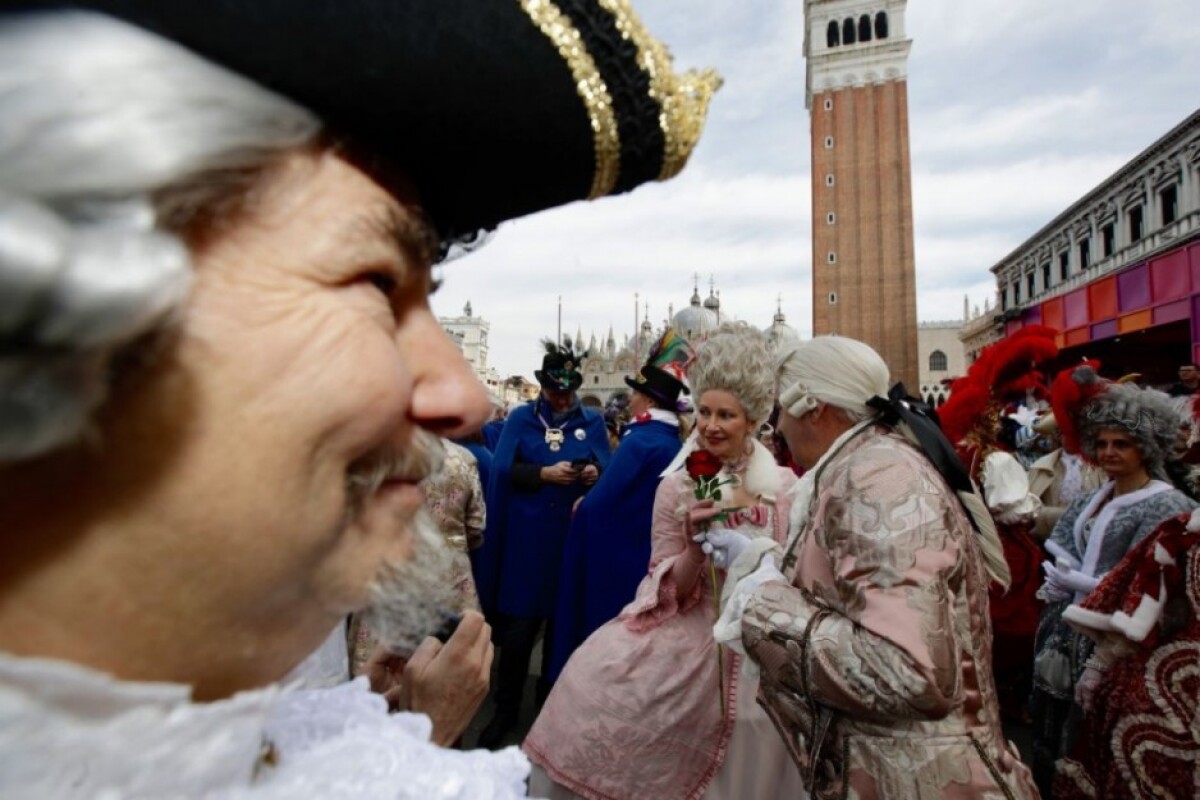 italy-venice-carnival-27213-5b9655cec00c47be8b75c55c601f457c_34ed8616.jpg