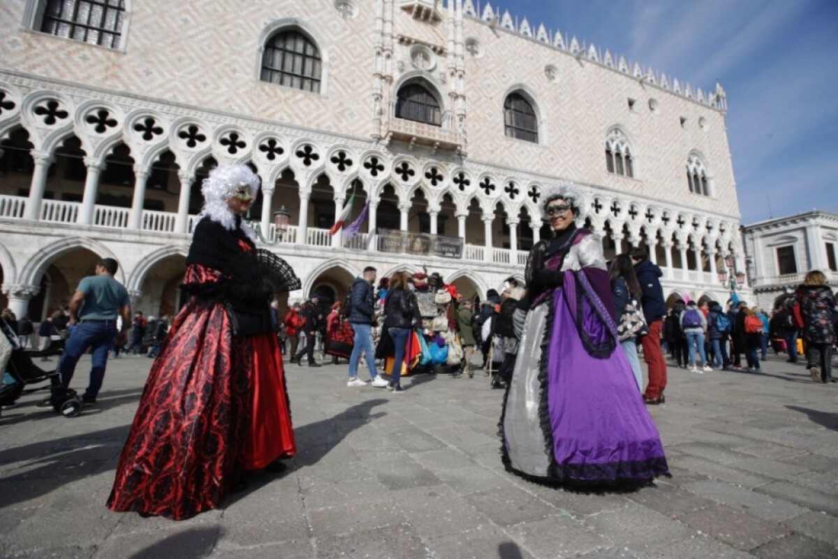 italy-venice-carnival-08603-b0fe4ac3a7e04ca7b39ac93e0b1eb5cc_88b4cc0e.jpg