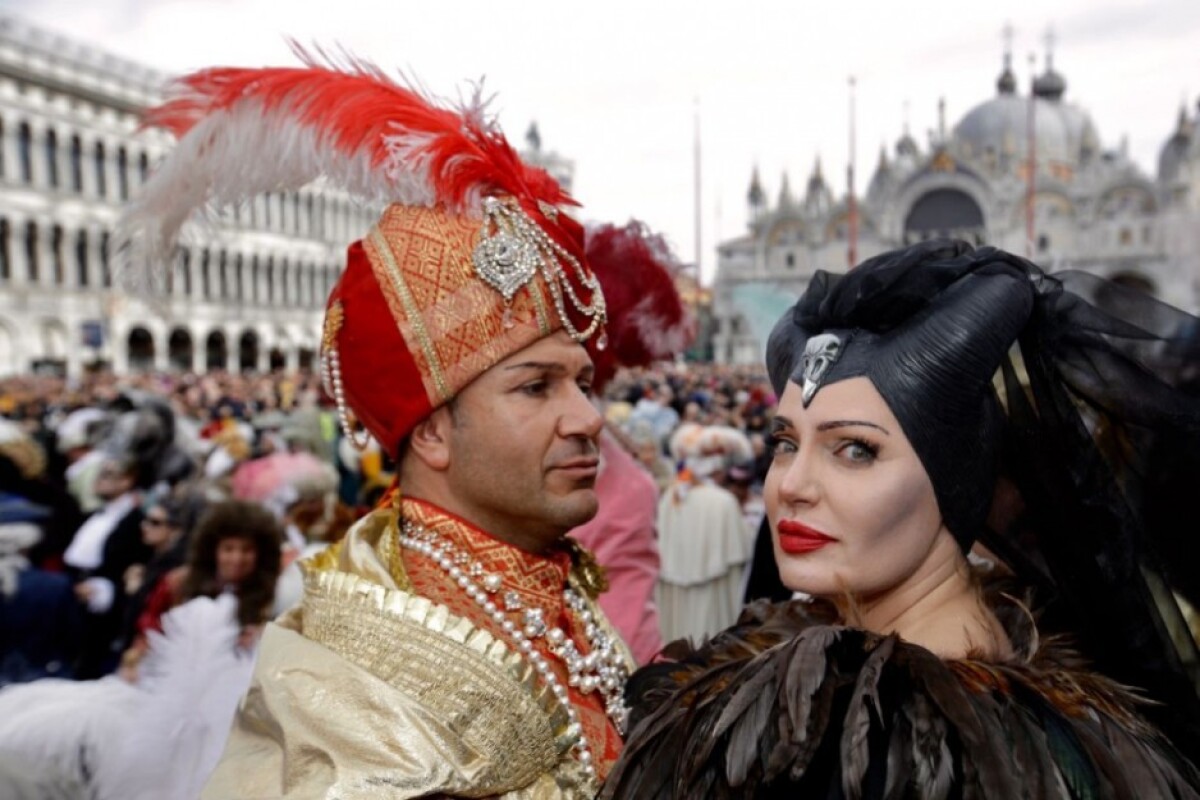 italy-venice-carnival-49697-0b79bff63cf347c5b6daf25e2560ccf9_59db29a7.jpg