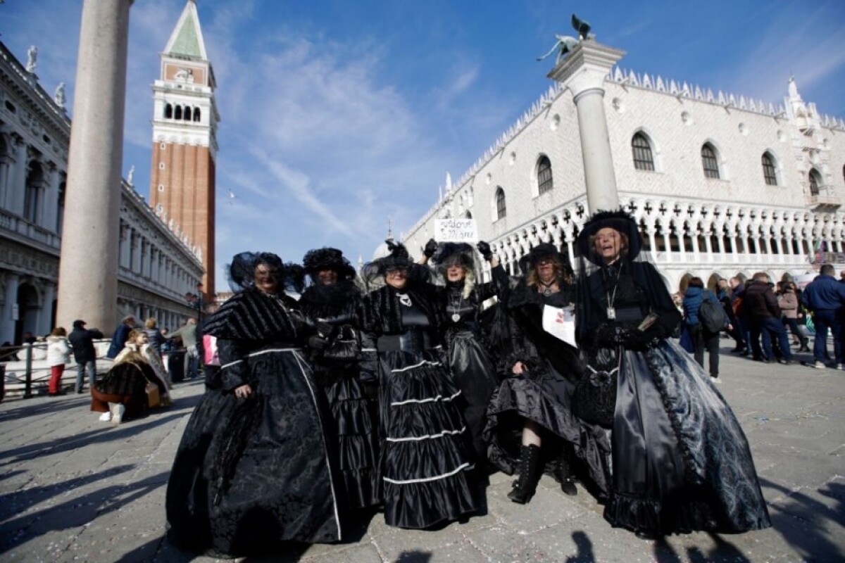 italy-venice-carnival-82528-9cd32da5f67c41828ff6aca737a26496_cc51fb33.jpg
