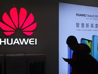 Trump hrozí krajinám obmedzením spolupráce, ide o Huawei