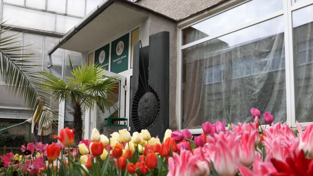 Nevoľte SaS, vyzvala botanická záhrada. Liberáli sa ohradili