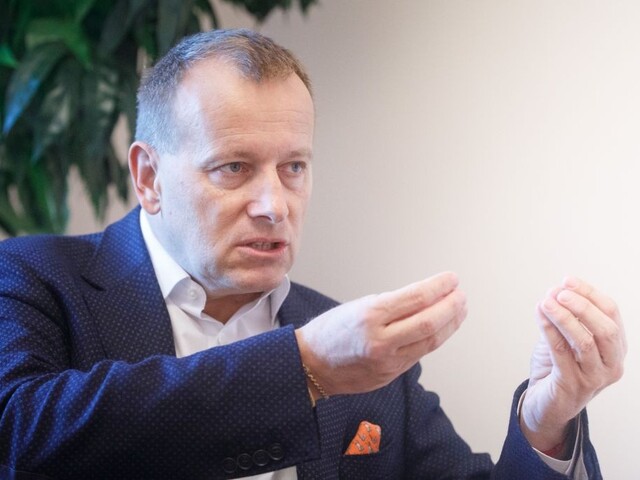 Ficovi chýbajú na otvorenie schôdze tri hlasy, tvrdí Sme rodina