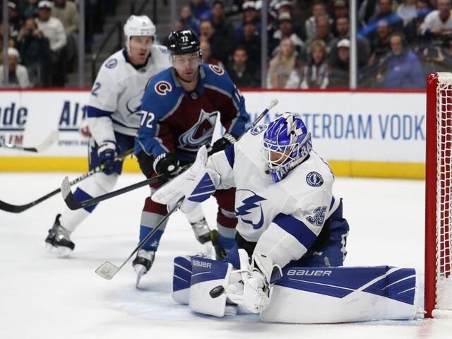 NHL: Tampa natiahla víťaznú sériu, Černák rozdával bodyčeky