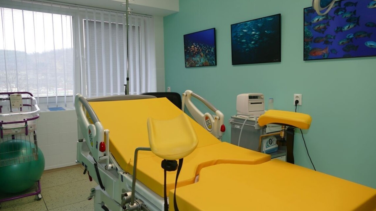 Lekár mal zneužívať mladé dievčatá, jedno s ním vraj otehotnelo