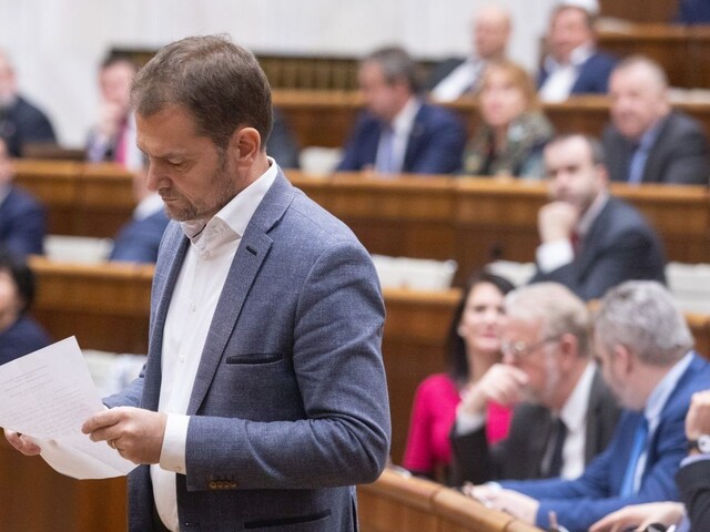 Kempovanie v rokovacej sále nemá zmysel, myslí si Matovič