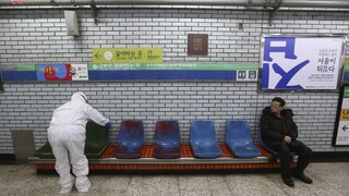 Počet obetí vírusu stúpol, Kórea pripravuje nové opatrenia