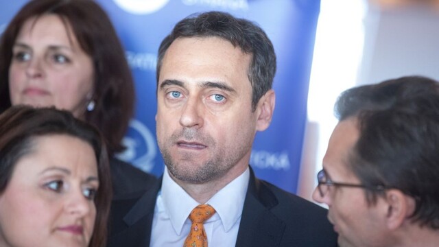 Predsedníctvo DS stojí za galkovcami, na kandidátke ostávajú