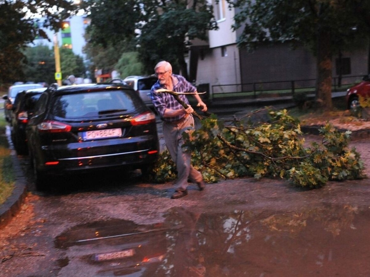 Niektoré okresy varujú pred silným vetrom. Tatrám hrozí víchrica