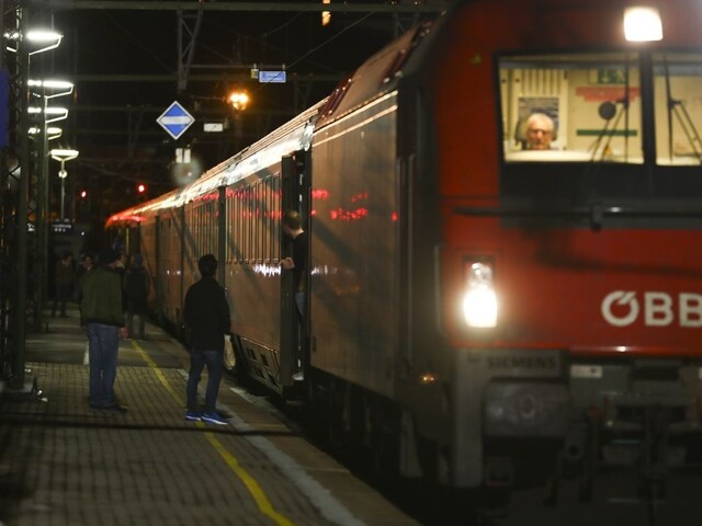 Vlak z Talianska, ktorý zastavili pre koronavírus, pokračuje ďalej
