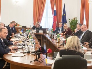 Pozrú sa na správu o Threeme a sudcoch, hrozia ďalšie podnety