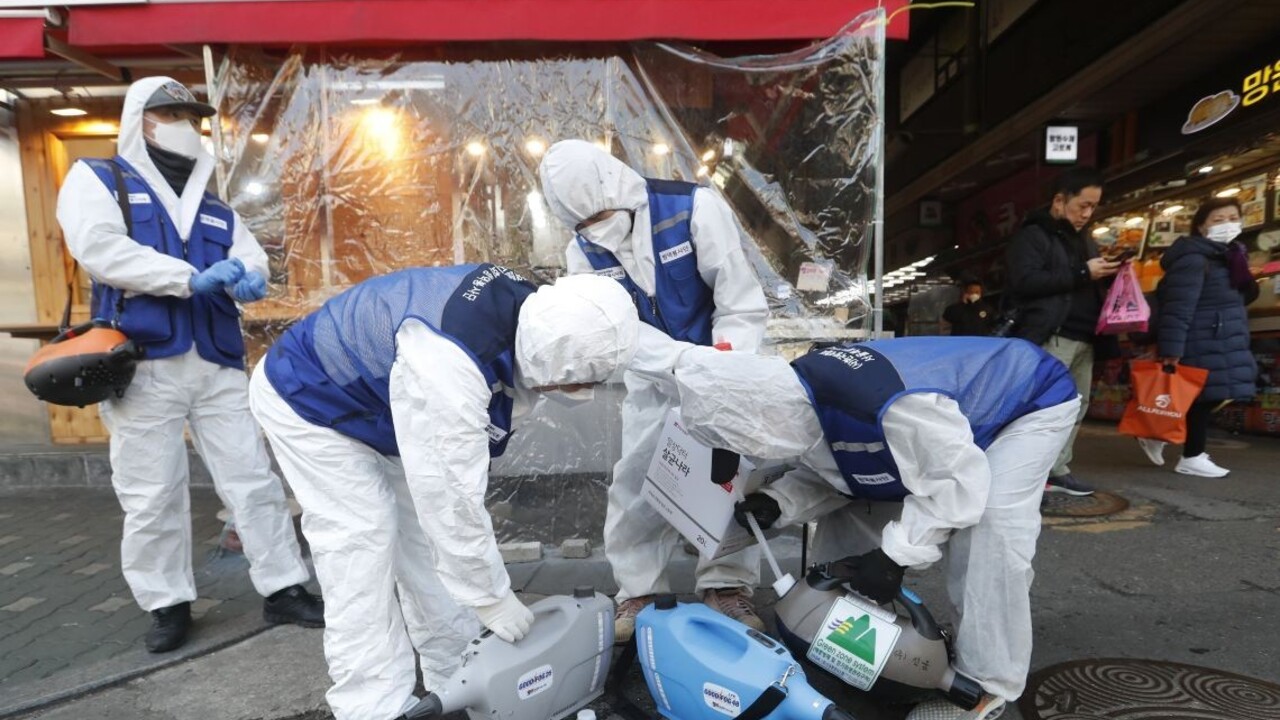 Vírus zabil ďalších 150 ľudí, Čína mierni opatrenia v epicentre