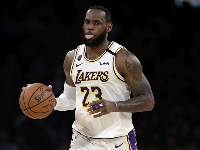 NBA: Lakers tesne zdolali Boston, LeBron prispel 29 bodmi
