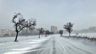 Vietor, záveje, povodne. SHMÚ varuje pred viacerými hrozbami
