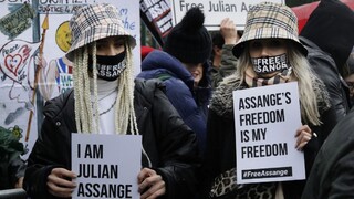 Kriminálnik, či bojovník za slobodu? Začal sa súd s Assangeom