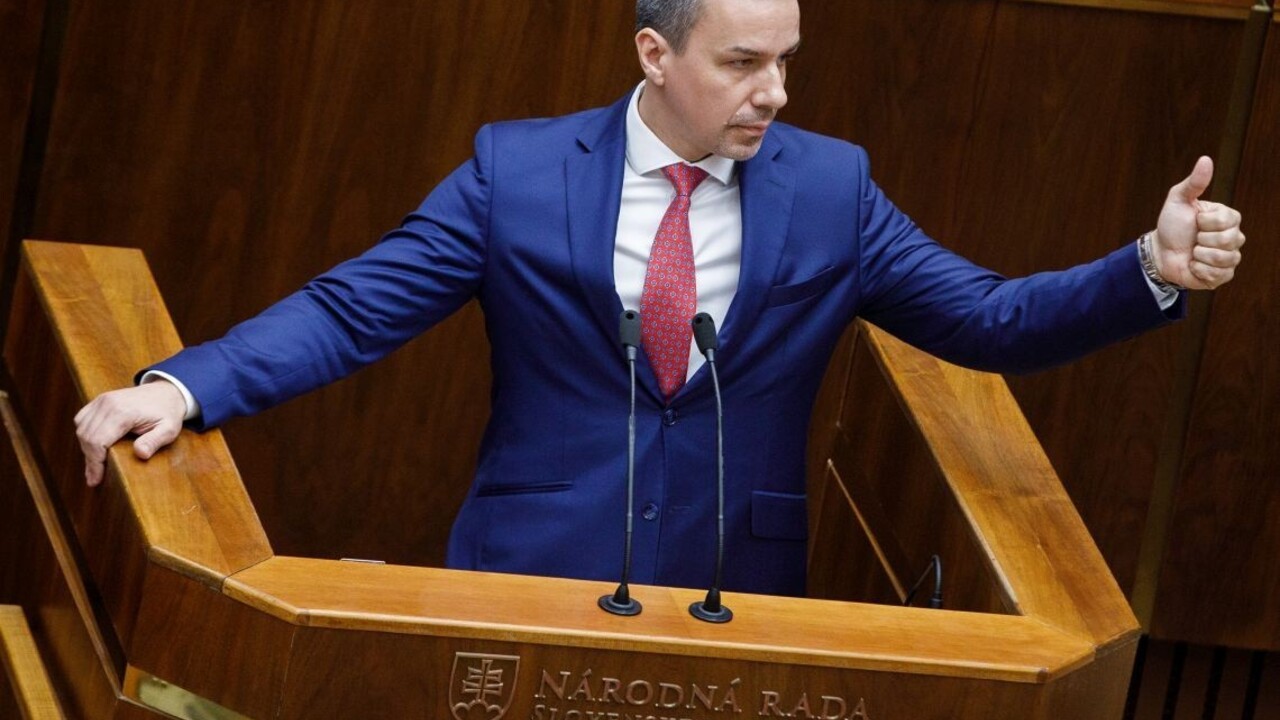 Trinásty dôchodok by mal byť skôr, Smer predložil pozmeňovák