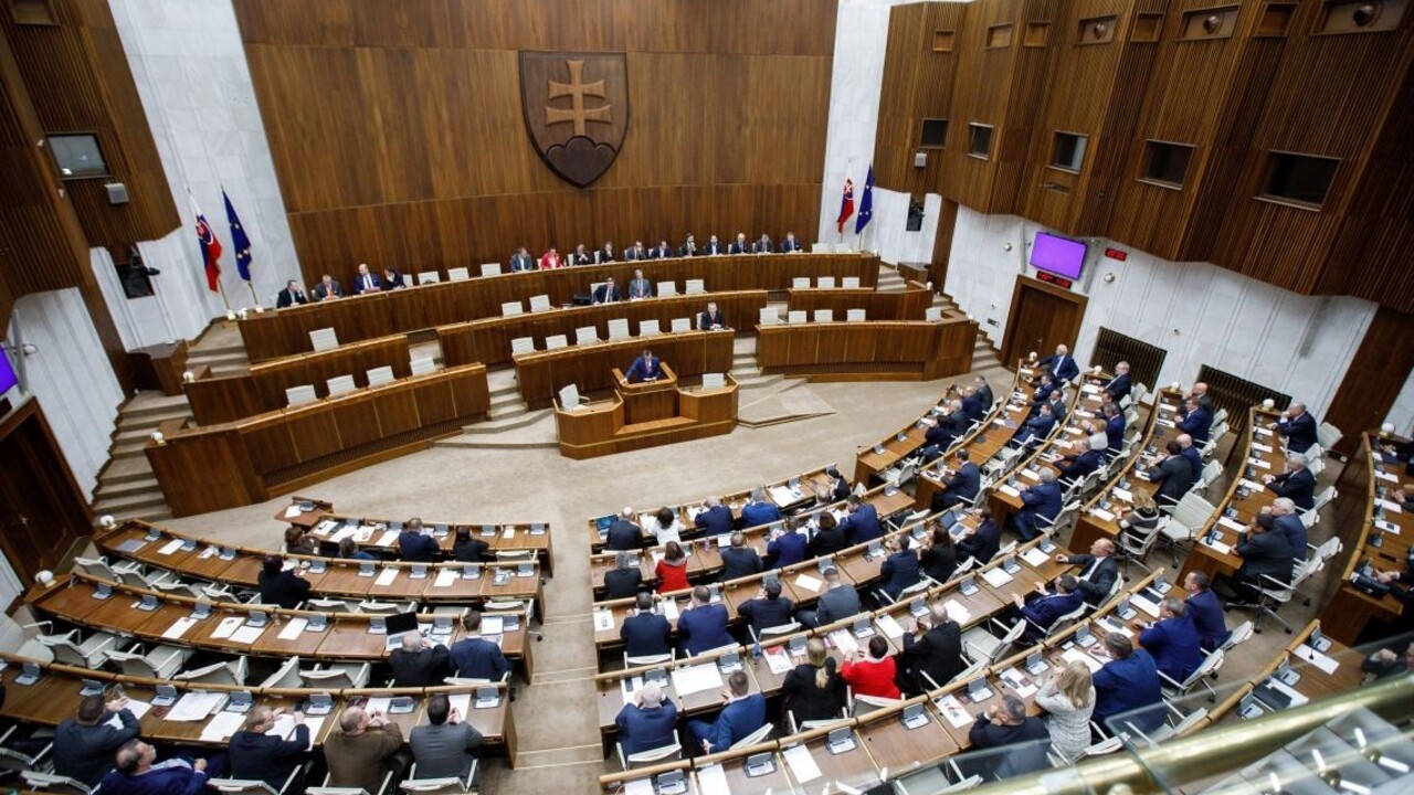 Poslanci dohovor o predchádzaní násiliu na ženách odmietli
