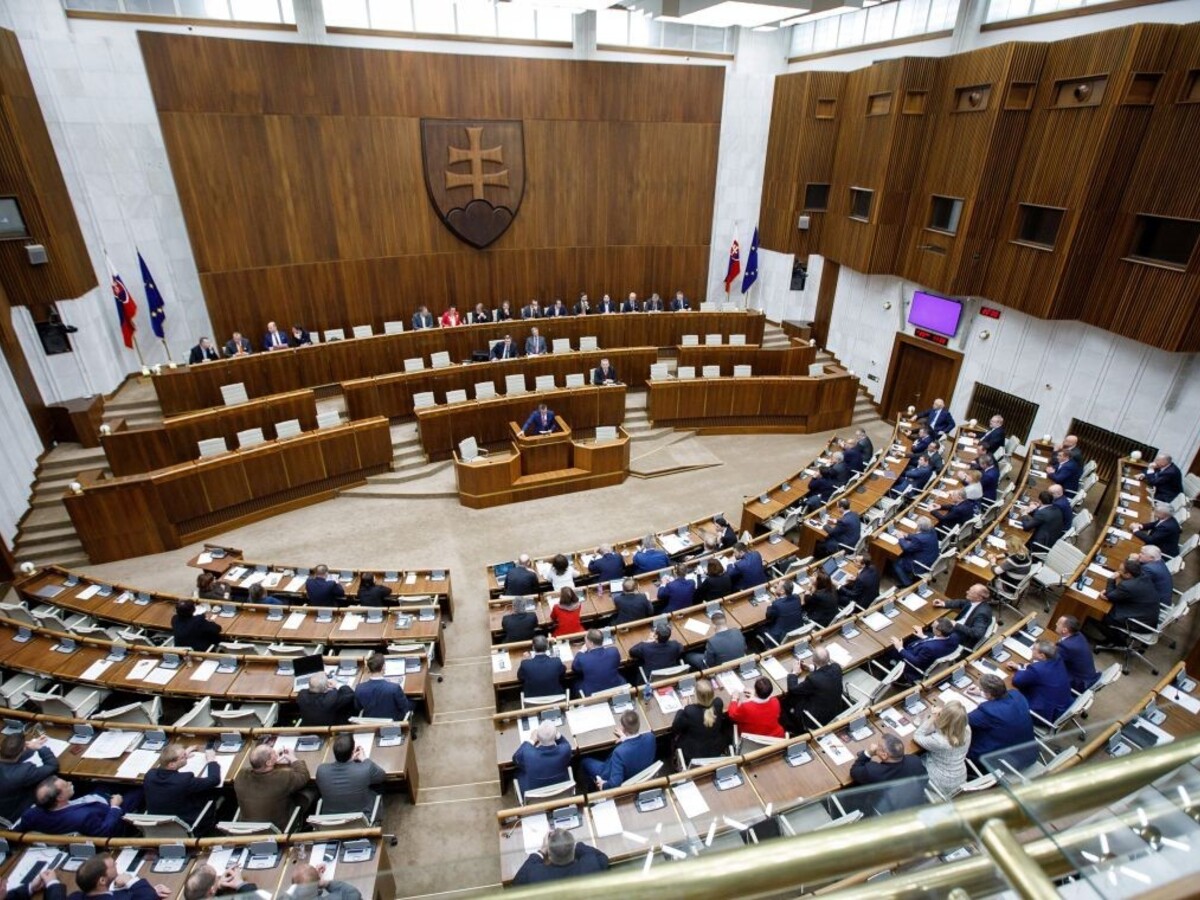 Poslanci dohovor o predchádzaní násiliu na ženách odmietli