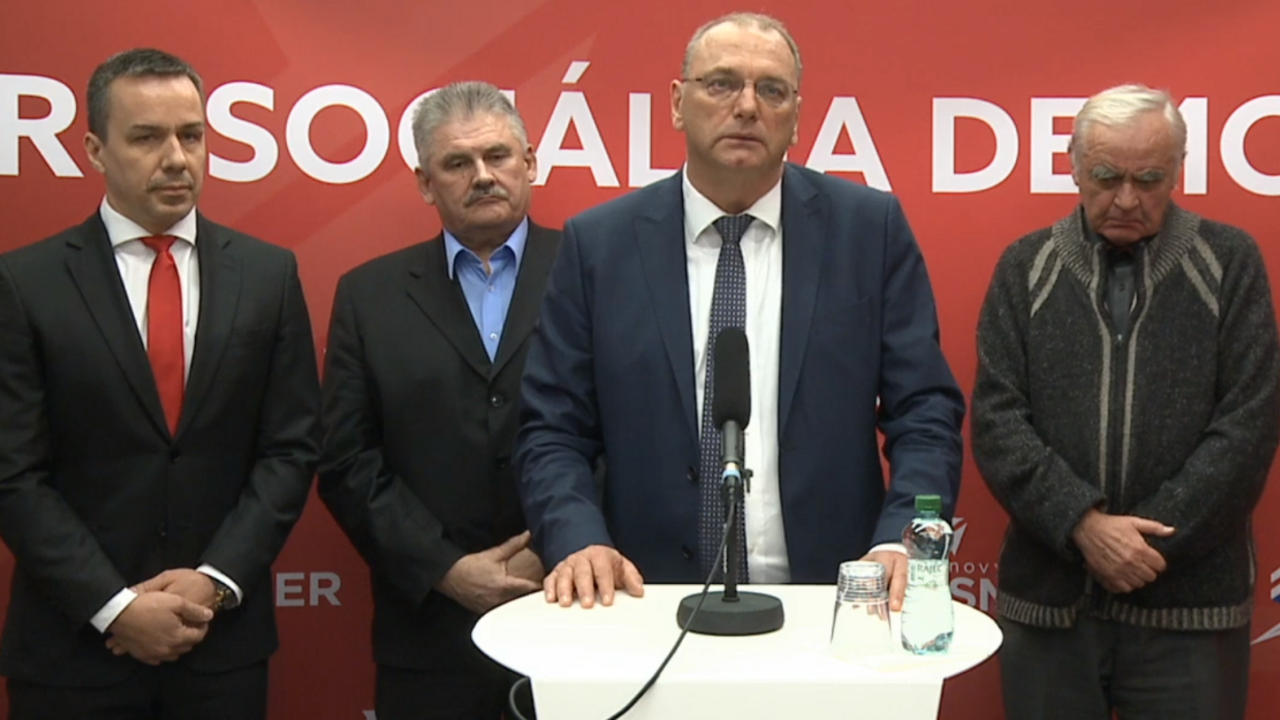 Smer žiada Čaputovú, aby sa trinástymi dôchodkami zaoberala hneď