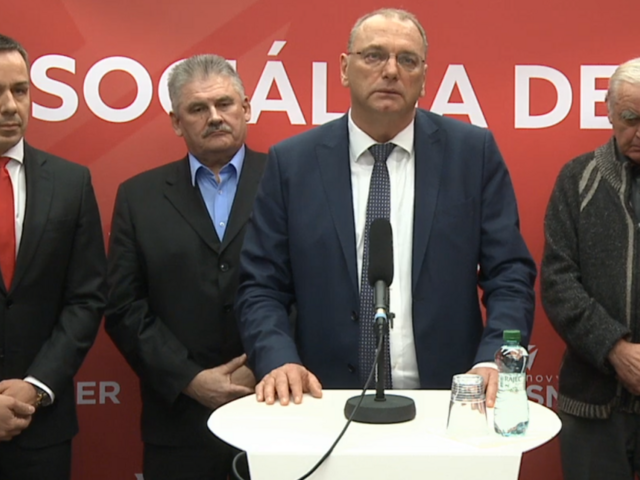 Smer žiada Čaputovú, aby sa trinástymi dôchodkami zaoberala hneď