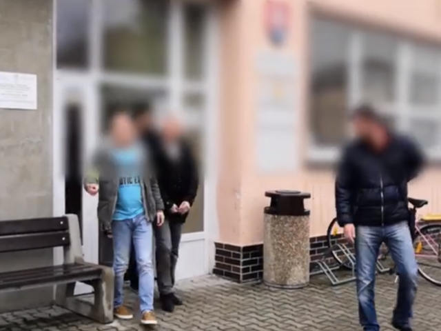 NAKA zadržala päť osôb, protikorupčná akcia nesie názov Stavbár