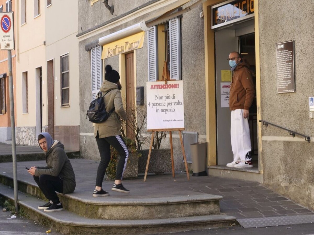 Žiadne rúška, nuda i malé radosti. Aký je život v izolovaných mestách
