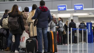Slováci letia domov na voľby v rekordných počtoch, ukazujú štatistiky