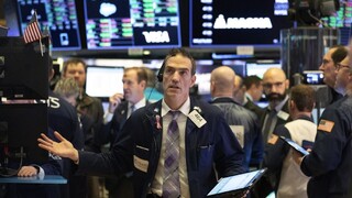 Burzy prežívajú najhorší týždeň od krízy, spôsobil to koronavírus