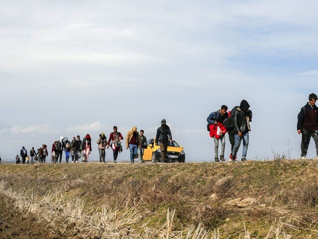 Grécko zastavilo tisíce migrantov na hranici s Tureckom