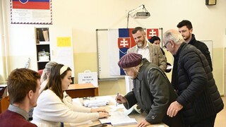 Vo voličských zoznamoch našli aj mŕtve duše, komisia zasiahla