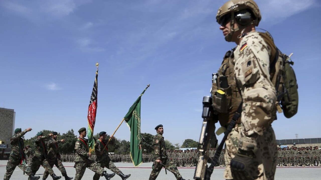 Bude to dlhá cesta. NATO z Afganistanu stiahne tisícky vojakov