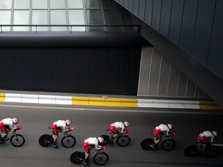 Medzi cyklistami zo SAE Tour v izolácii sa môže šíriť koronavírus