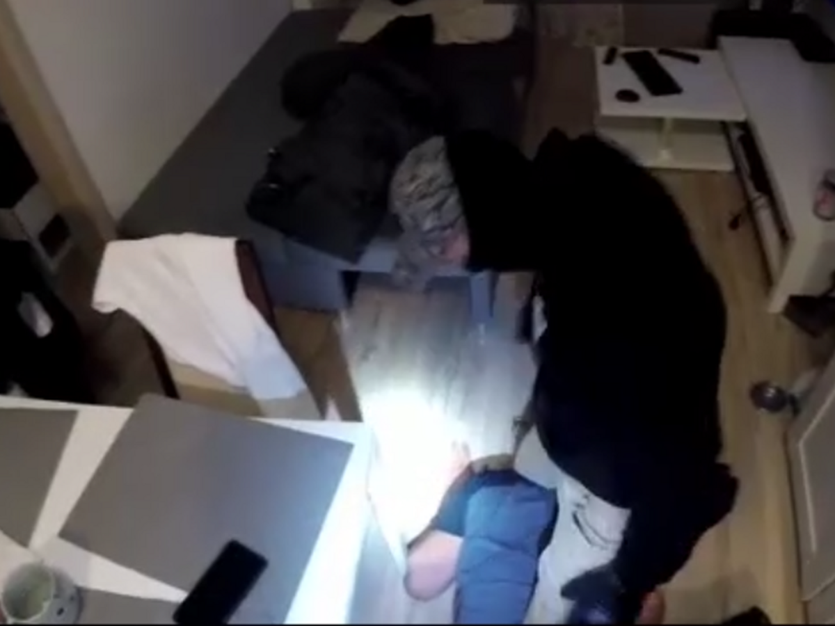 NAKA po akcii obvinila štyri osoby, má ísť aj o dcéru prokurátora