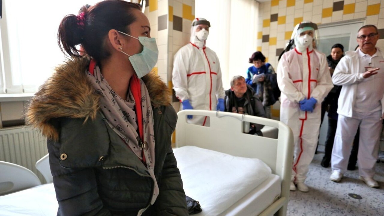 Koronavírus ovplyvnil aj školy, polícia vyzvala k zodpovednosti