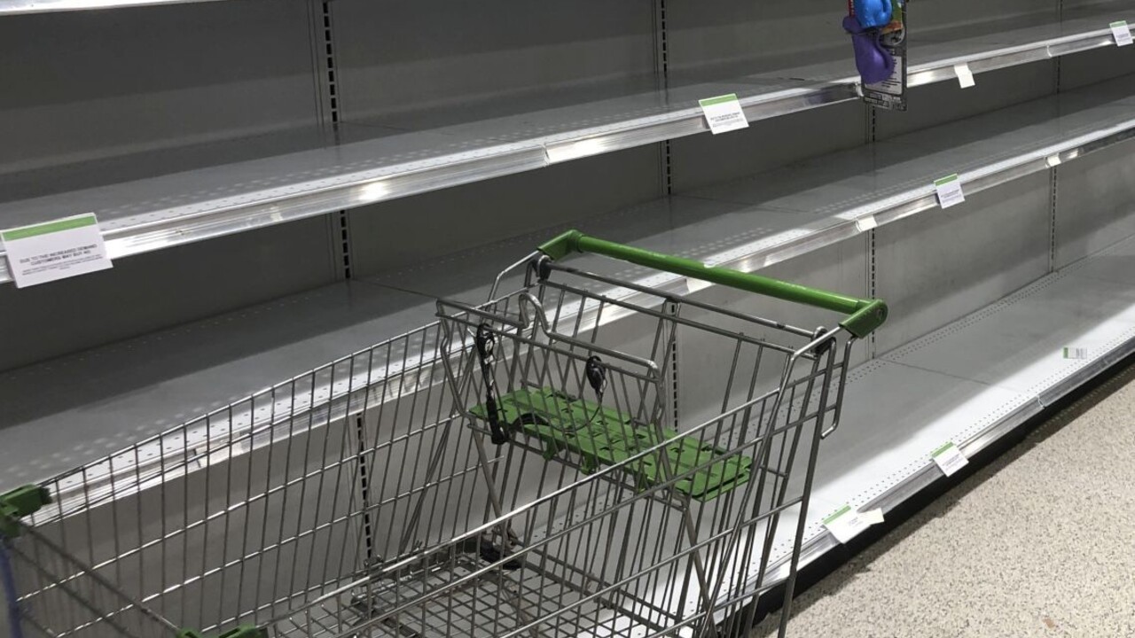 V krajinách spôsobuje koronavírus ošiaľ, chýba toaletný papier