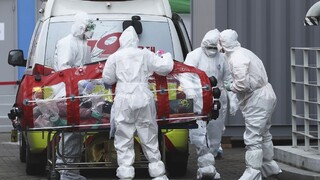 Prvé prípady oznámili ďalšie krajiny, V Číne sa situácia zlepšila