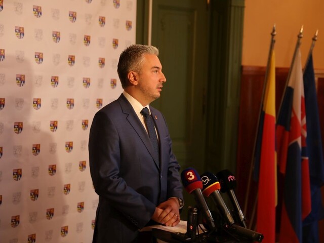 Školy zatvoria i na východe. Nechceme to podceniť, vyhlásil župan