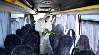 V autobusoch a vlakoch sa bránia proti šíreniu koronavírusu