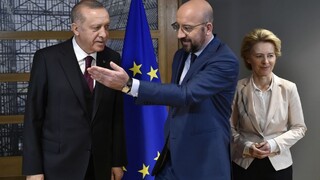 Erdogan hľadá podporu pre konflikt v Sýrii, vyzval NATO i EÚ