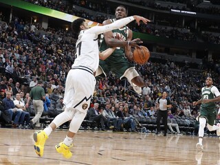 NBA: Milwaukee podľahlo Denveru a prehralo tretí duel v sérii