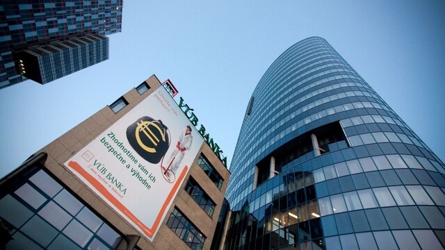 Banky kompenzujú straty z odvodu, ďalšia zvyšuje poplatky