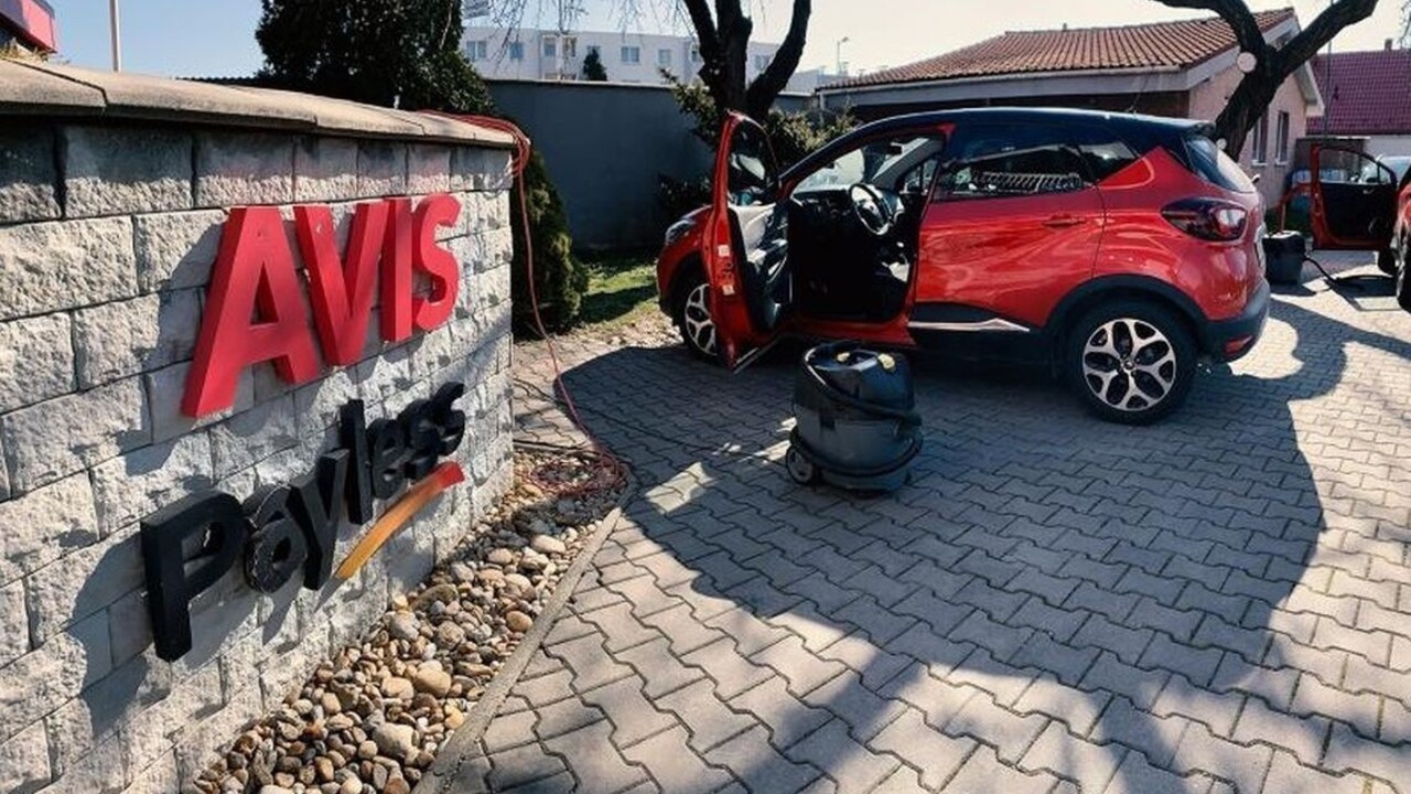 Autopožičovne AVIS a Payless Car spustili rozsiahle dezinfekcie vozidiel i priestorov