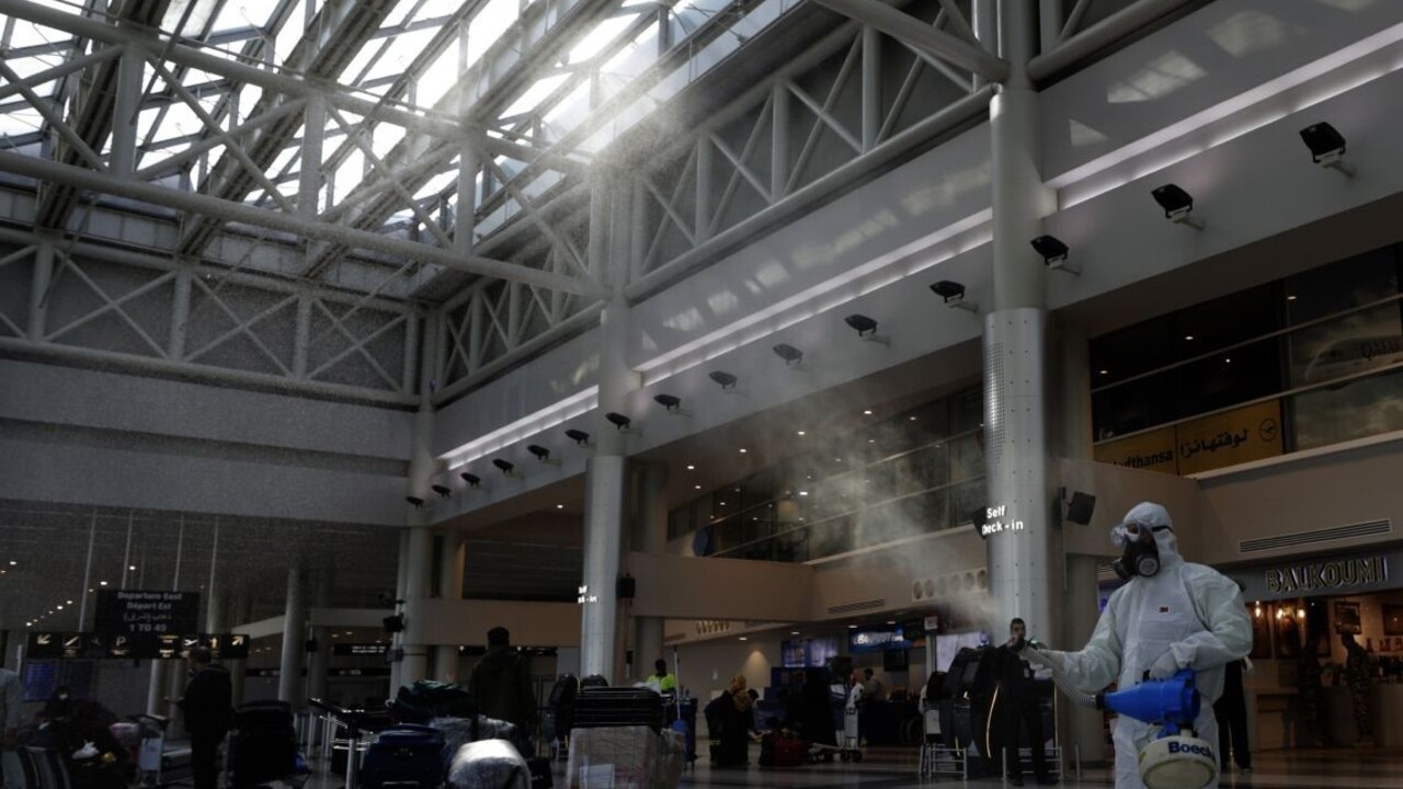 Šíri sa ďalej, zotrvá vo vzduchu. Zverejnili nové zistenia o víruse