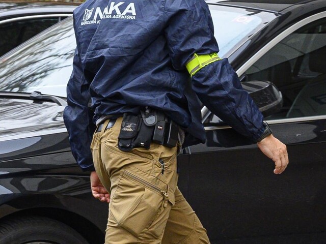 Hmla udrela na sudcov z Threemy, previezli aj Kočnera