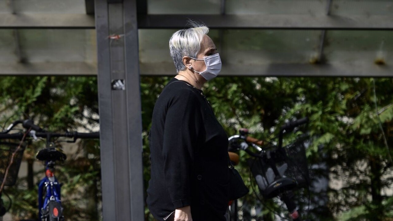 Starým rodičom volajte každý deň, radia pre šíriacu sa nákazu